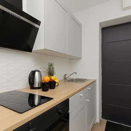 Apartment Gently Arranged In The Center Of By Renters *